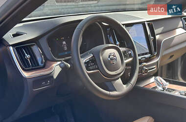 Внедорожник / Кроссовер Volvo XC60 2023 в 