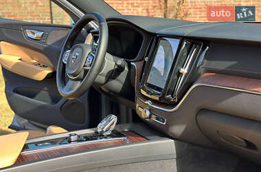 Внедорожник / Кроссовер Volvo XC60 2023 в 