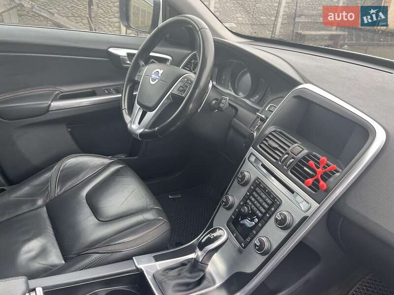 Позашляховик / Кросовер Volvo XC60 2015 в Києві
