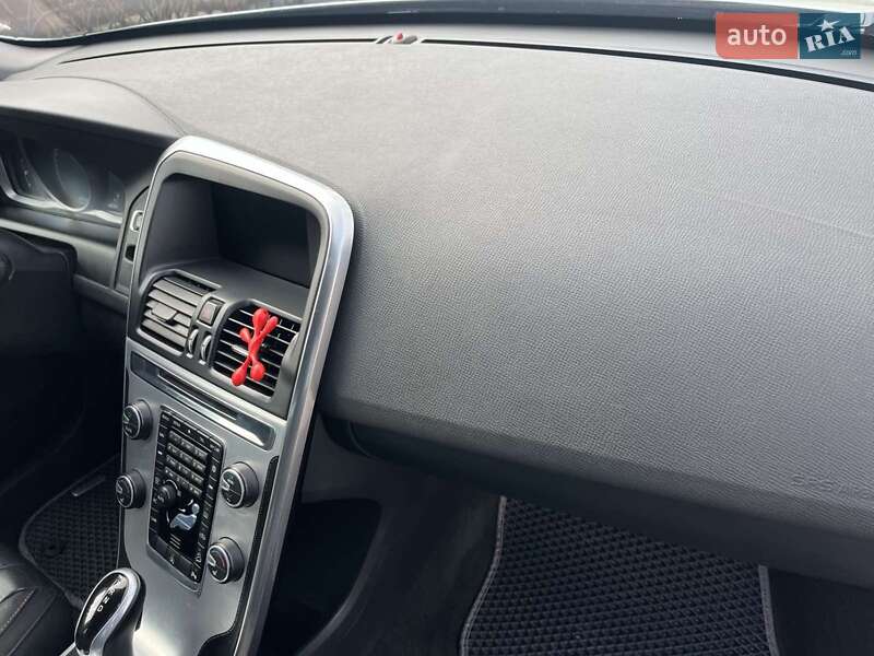 Позашляховик / Кросовер Volvo XC60 2015 в Києві