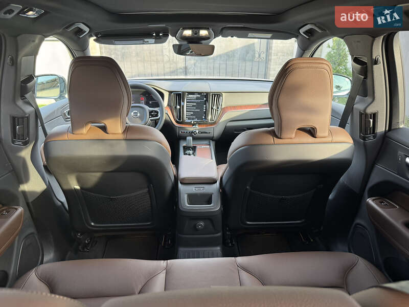 Внедорожник / Кроссовер Volvo XC60 2024 в Ужгороде
