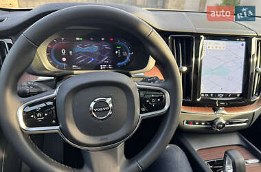Позашляховик / Кросовер Volvo XC60 2024 в 