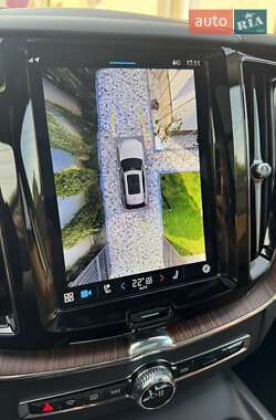 Позашляховик / Кросовер Volvo XC60 2024 в 