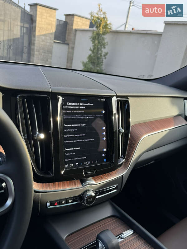 Внедорожник / Кроссовер Volvo XC60 2024 в Ужгороде