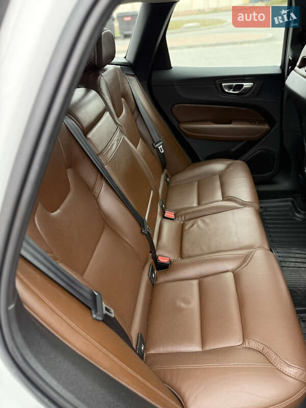 Внедорожник / Кроссовер Volvo XC60 2018 в Киеве фото 44 Внедорожник / Кроссовер Volvo XC60 2018 в Киеве