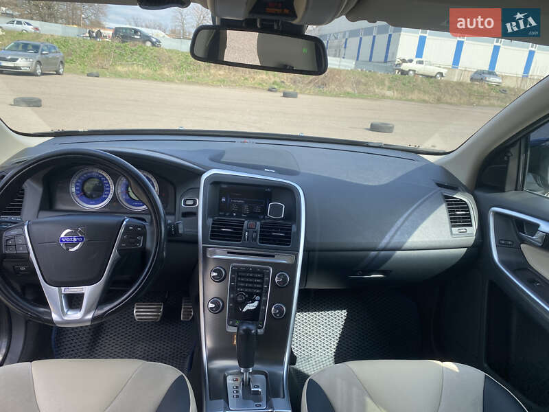 Внедорожник / Кроссовер Volvo XC60 2010 в Полтаве