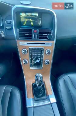 Внедорожник / Кроссовер Volvo XC60 2016 в 