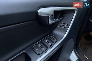 Внедорожник / Кроссовер Volvo XC60 2016 в 