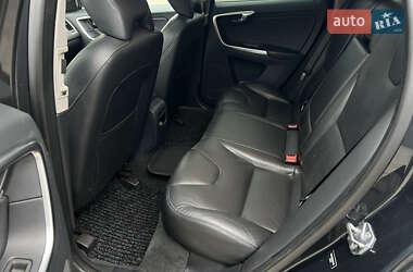 Позашляховик / Кросовер Volvo XC60 2015 в 