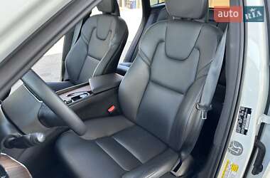 Внедорожник / Кроссовер Volvo XC60 2022 в 