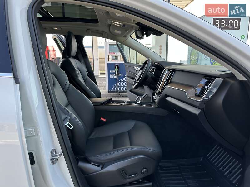 Позашляховик / Кросовер Volvo XC60 2022 в Дніпрі