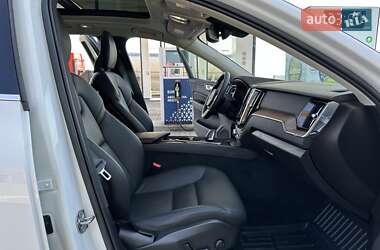 Внедорожник / Кроссовер Volvo XC60 2022 в 