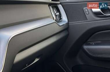 Внедорожник / Кроссовер Volvo XC60 2017 в 