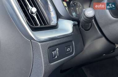 Внедорожник / Кроссовер Volvo XC60 2017 в 