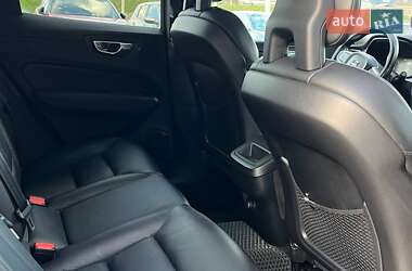 Внедорожник / Кроссовер Volvo XC60 2017 в 