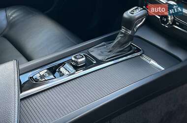 Внедорожник / Кроссовер Volvo XC60 2017 в 