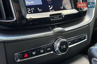 Внедорожник / Кроссовер Volvo XC60 2017 в 