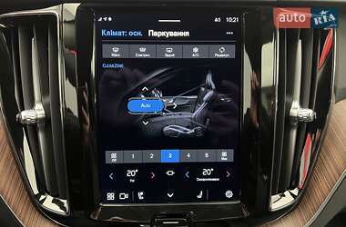 Внедорожник / Кроссовер Volvo XC60 2022 в 