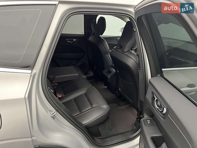 Позашляховик / Кросовер Volvo XC60 2022 в Києві