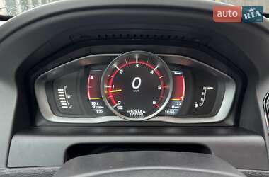 Внедорожник / Кроссовер Volvo XC60 2015 в 