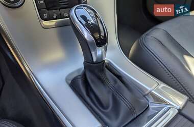 Внедорожник / Кроссовер Volvo XC60 2017 в 