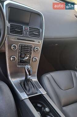 Позашляховик / Кросовер Volvo XC60 2016 в 