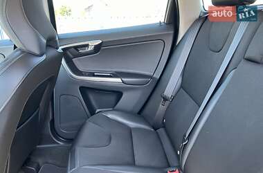 Внедорожник / Кроссовер Volvo XC60 2016 в 