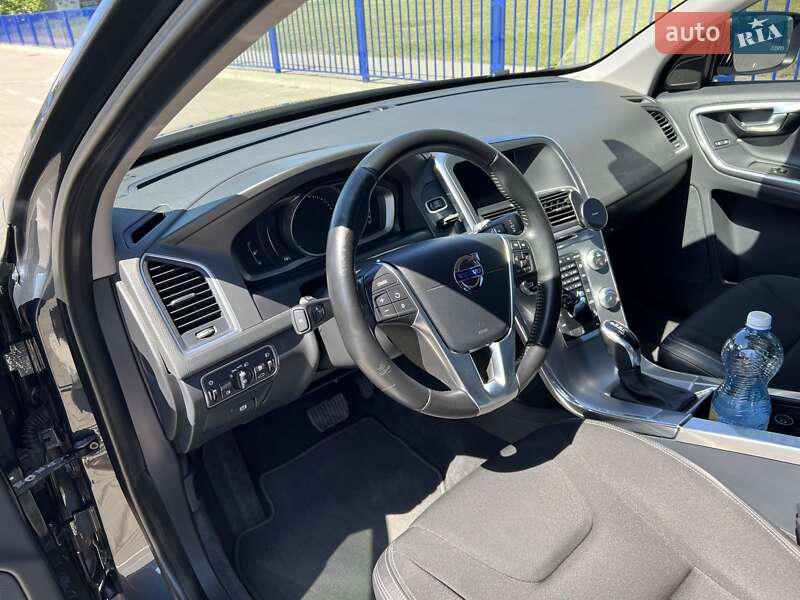 Внедорожник / Кроссовер Volvo XC60 2016 в Нововолынске