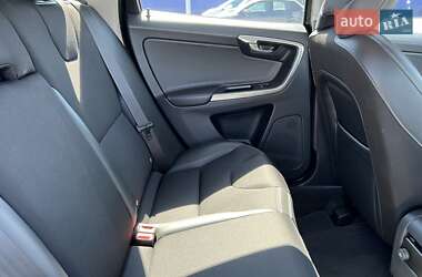 Внедорожник / Кроссовер Volvo XC60 2016 в 