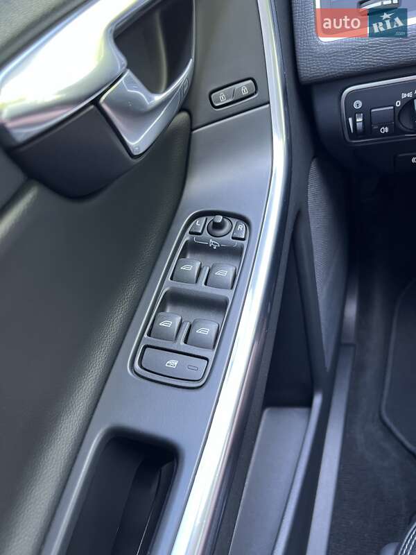 Внедорожник / Кроссовер Volvo XC60 2016 в Нововолынске