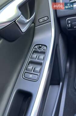Внедорожник / Кроссовер Volvo XC60 2016 в 