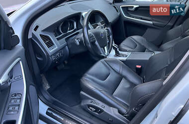 Внедорожник / Кроссовер Volvo XC60 2017 в 
