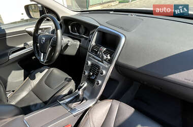 Внедорожник / Кроссовер Volvo XC60 2017 в 