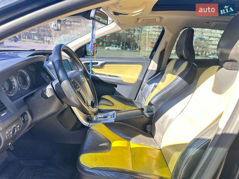 Позашляховик / Кросовер Volvo XC60 2009 в 