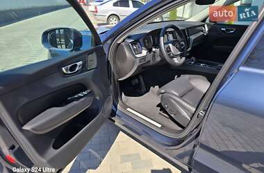 Внедорожник / Кроссовер Volvo XC60 2022 в 