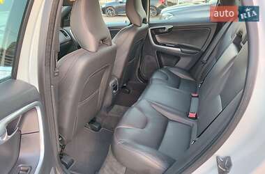 Позашляховик / Кросовер Volvo XC60 2015 в 