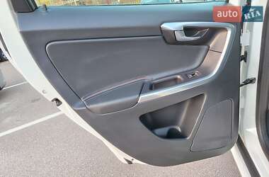 Позашляховик / Кросовер Volvo XC60 2015 в 