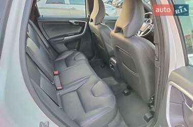 Позашляховик / Кросовер Volvo XC60 2015 в 