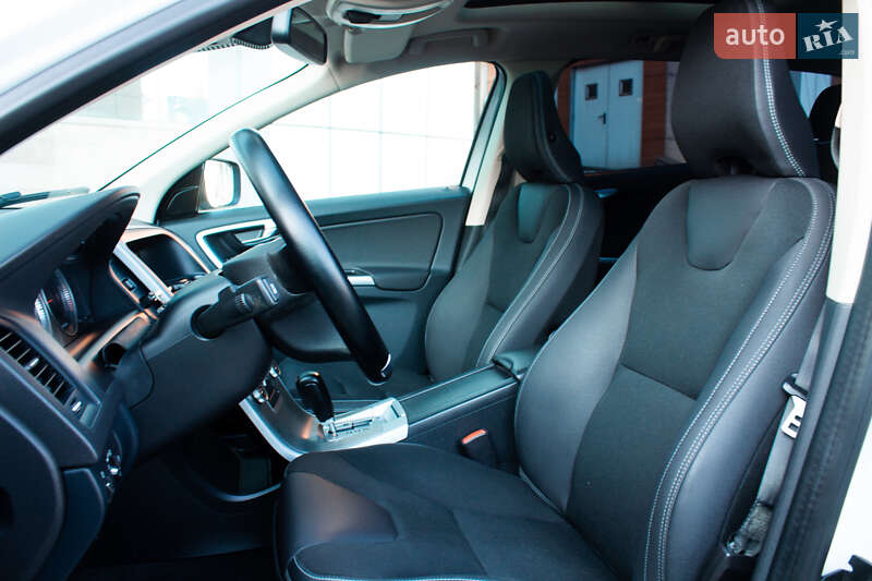 Внедорожник / Кроссовер Volvo XC60 2010 в Киеве