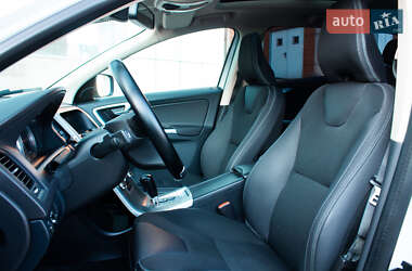 Внедорожник / Кроссовер Volvo XC60 2010 в 