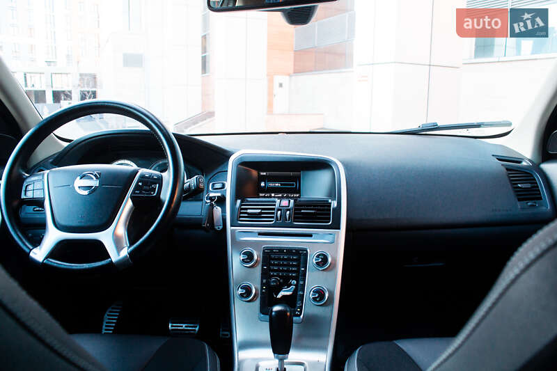 Внедорожник / Кроссовер Volvo XC60 2010 в Киеве