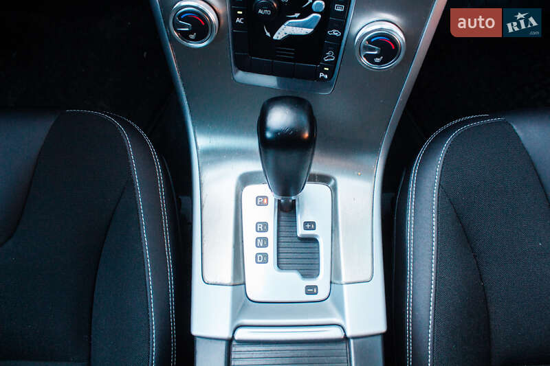 Внедорожник / Кроссовер Volvo XC60 2010 в Киеве