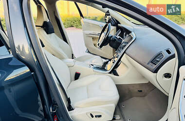 Позашляховик / Кросовер Volvo XC60 2013 в 