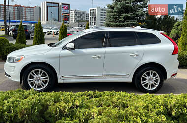 Внедорожник / Кроссовер Volvo XC60 2015 в 