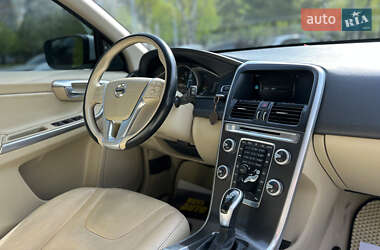 Внедорожник / Кроссовер Volvo XC60 2015 в 