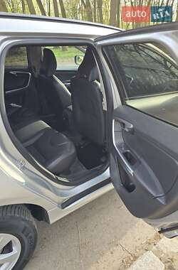 Позашляховик / Кросовер Volvo XC60 2015 в 