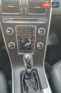 Позашляховик / Кросовер Volvo XC60 2015 в 