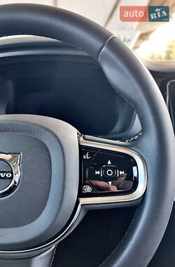 Внедорожник / Кроссовер Volvo XC60 2023 в 