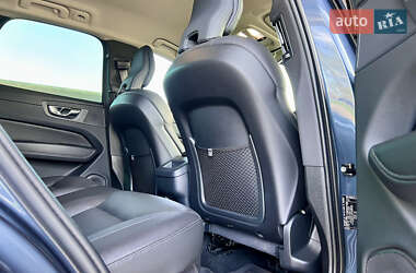 Внедорожник / Кроссовер Volvo XC60 2023 в 