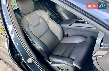 Внедорожник / Кроссовер Volvo XC60 2023 в 